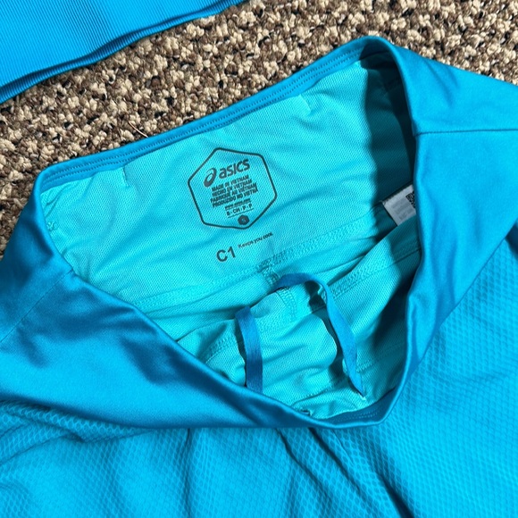 ASIC Sport Bra and Short Set - Picture 2 of 3